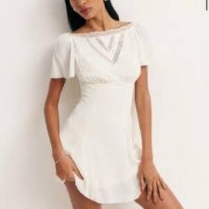 NWT Reformation Malena Cream Off-Shoulder Mini Dress (MSRP: $248). Size 10